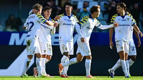 墨尔本城与麦克阿瑟激战正酣：巅峰较量，墨尔本城能否逆袭夺魁？